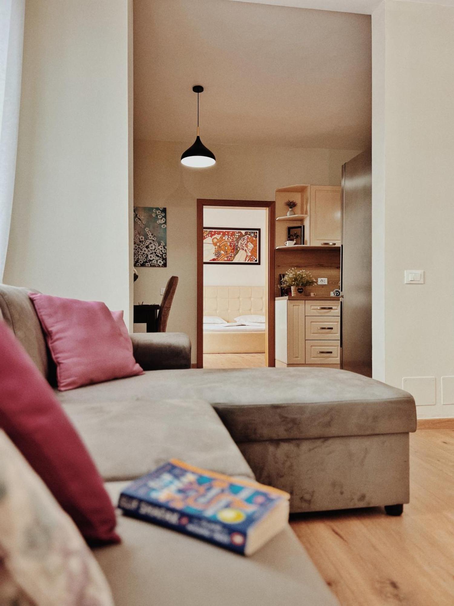 Cozy Rooftop - Your Home, Away From Home! Apartament