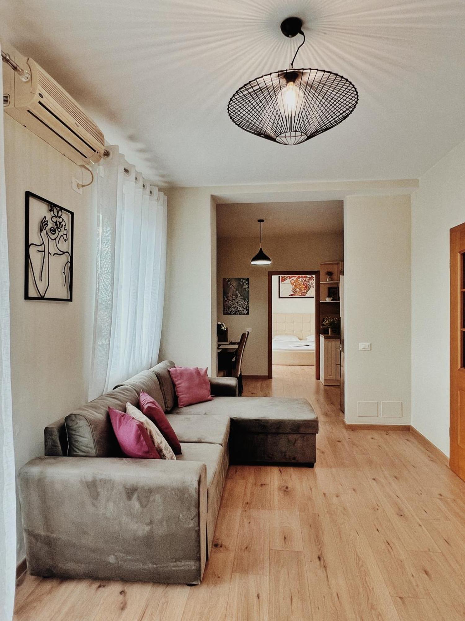 Cozy Rooftop - Your Home, Away From Home! Tirana