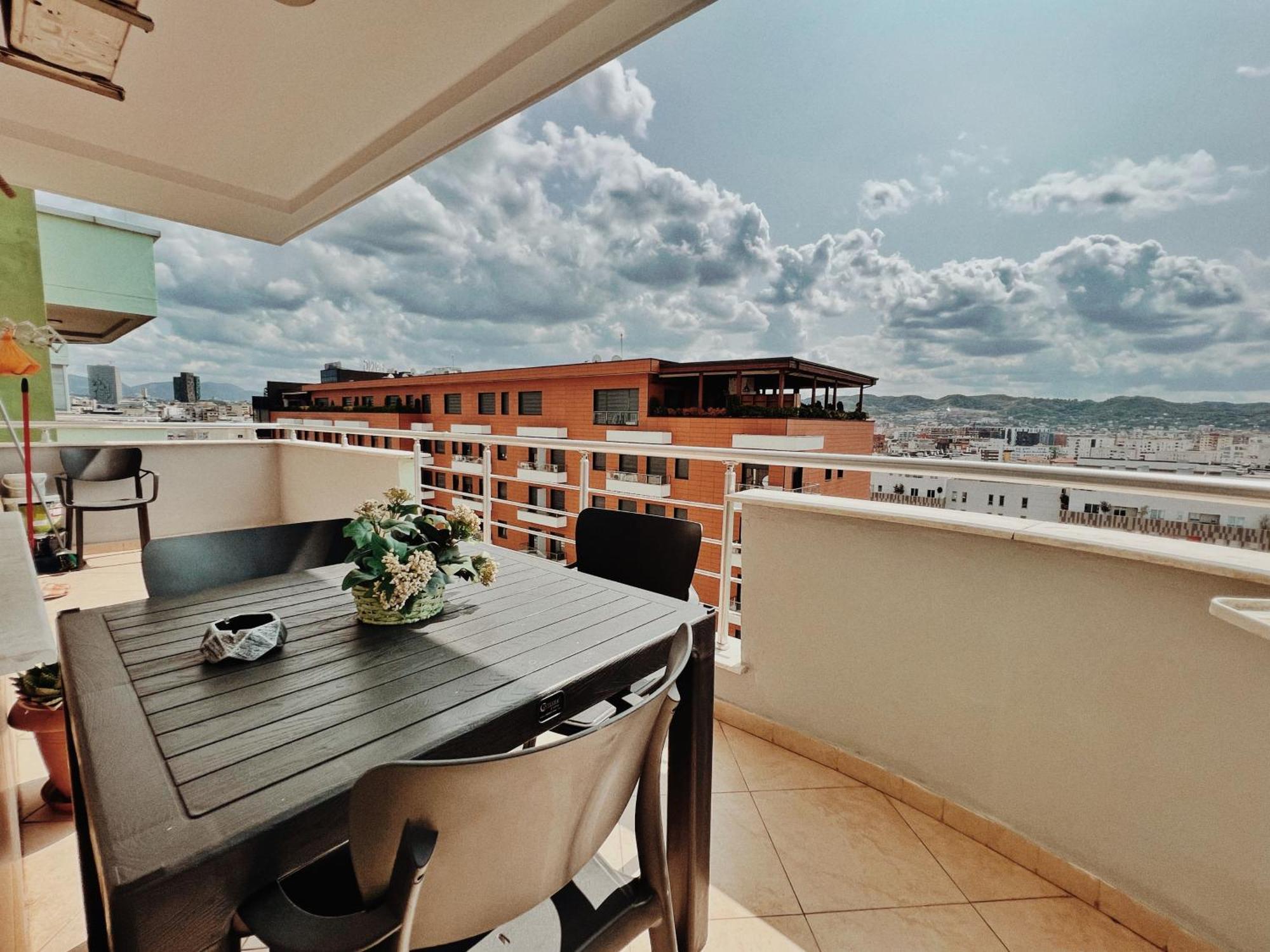 Cozy Rooftop - Your Home, Away From Home! Apartament Tirana